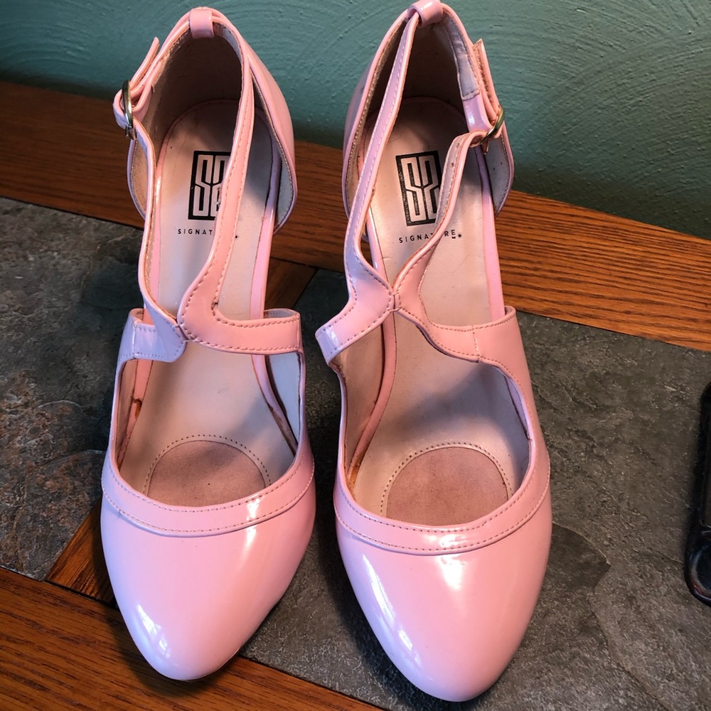 SS Signature buckle strap shoes in pastel pink